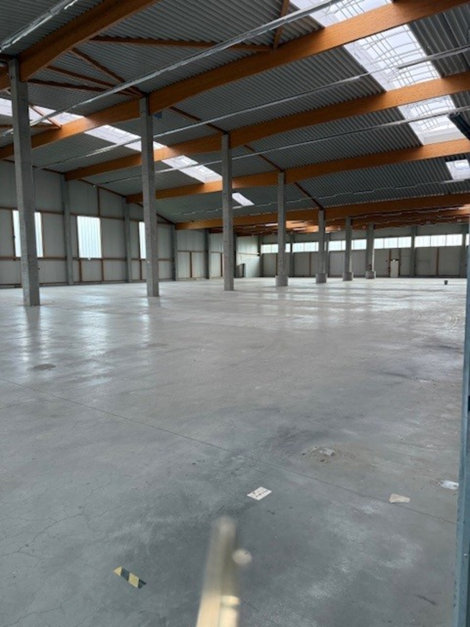 Solitärgebäude / Lagerflächen in Stelle